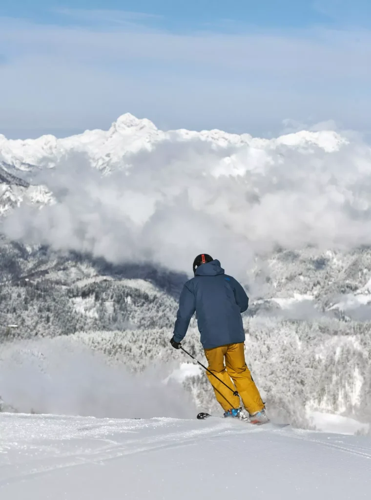 Cerkno skiër uitzicht op Triglav