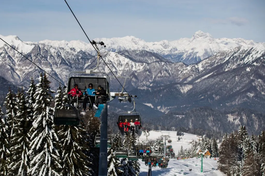 Vista de Triglav desde la estación de esquí de Cerkno