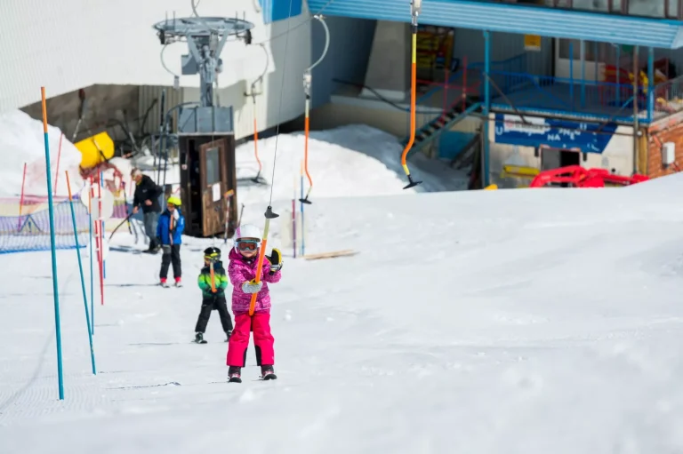 Kinderskifahren im Skigebiet Kanin