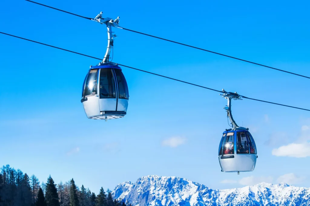 Nassfeld ski cable car