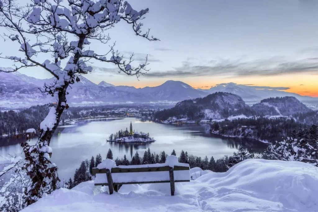 Vinterudsigt over Bled-søen