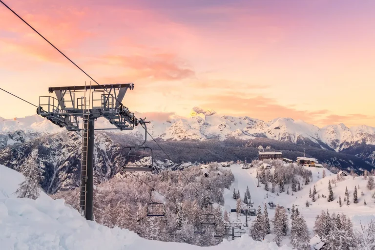 Vogel skigebied zonsondergang